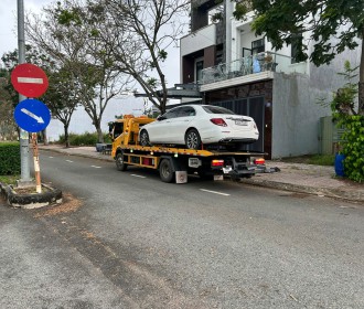 Dịch vụ cẩu kéo xe về bãi, kho hoặc garage